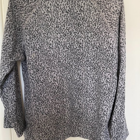 Oscar de la Renta Pink Label Women's Gray Animal Print Casual Top Size Medium - Picture 6 of 6